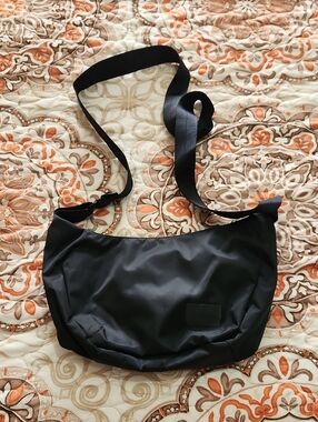 Bellroy Laneway Crescent Crossbody Bag 2L Black